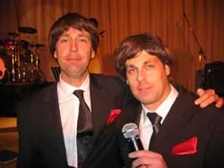Udo und Jürgen Obermann von der Band mit Mikrofon